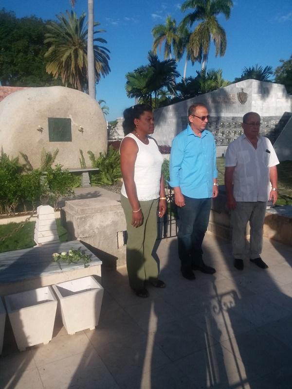 El homenaje estuvo presidido por Lázaro Expósito Canto, primer secretario del Partido y Beatriz Johnson Urrutia, presidenta del Poder Popular en la provincia de Santiago de Cuba, respectivamente, y el Héroe de la República de Cuba Antonio Guerrero.