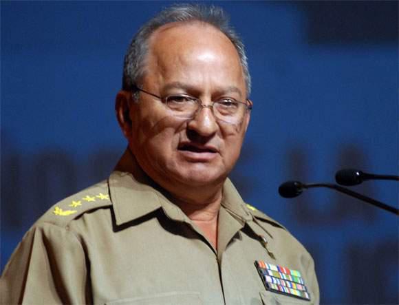 General de Cuerpo de Ejército Leopoldo Cintra Frías, Ministro de las Fuerzas Armadas Revolucionarias (FAR)