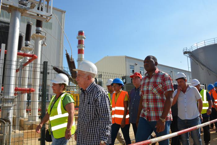 Machado Ventura recorre áreas de la bioeléctrica del central Ciro Redondo