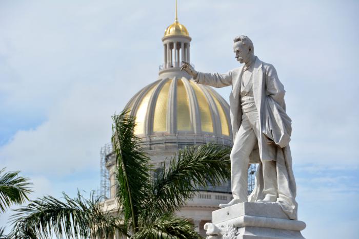 Busto de José Martí en el Parque Central en La Habana.