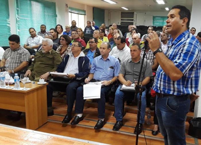 Ramiro Valdés chequea el programa del níquel