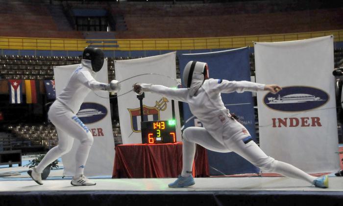 Copa del Mundo de Espada, Habana 2020 final femenino por equipo entre Italia a la izquierda ganadora de la medalla de oro y Estonia a la derecha ganadora de la medalla de plata.
