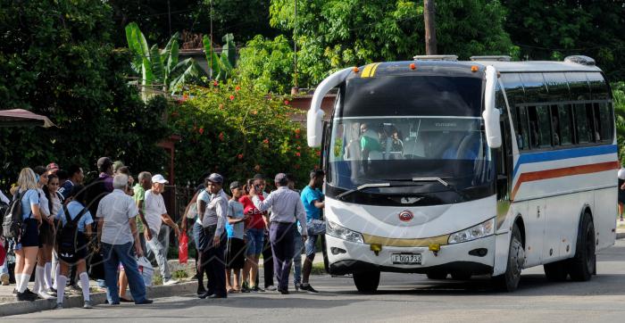 Los transportes de las FAR y el MININT son los que se mantienen cumpliendo con la recogida de personal, aunque algunos se rehúsan.