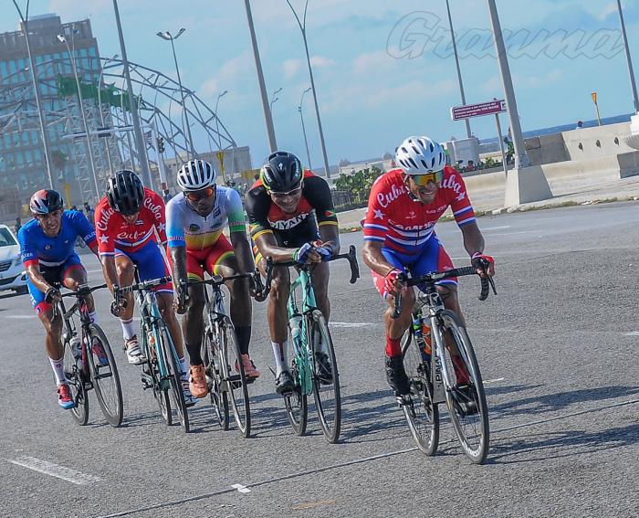 Ciclismo de Ruta, en saludo al 500 aniversario de La Habana, en áreas del Malecón Habanaero