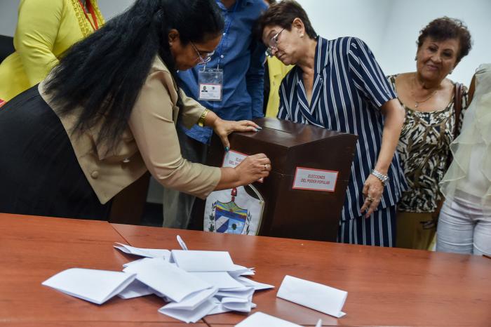 Elecciones provinciales para elegir a los candidatos a gobernador y vicegobernadora, en el MINREX