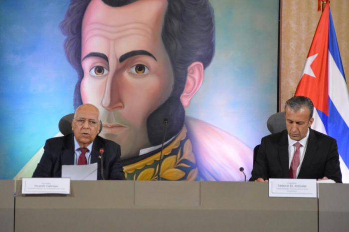 Ricardo Cabrisas (izquierda) y Tarek el Aissami coincidieron en destacar que el Convenio de Cooperación Integral Cuba-Venezuela forma parte de la estrategia para enfrentar a un enemigo común: el imperialismo de Estados Unidos. foto: cancillería de venezuela