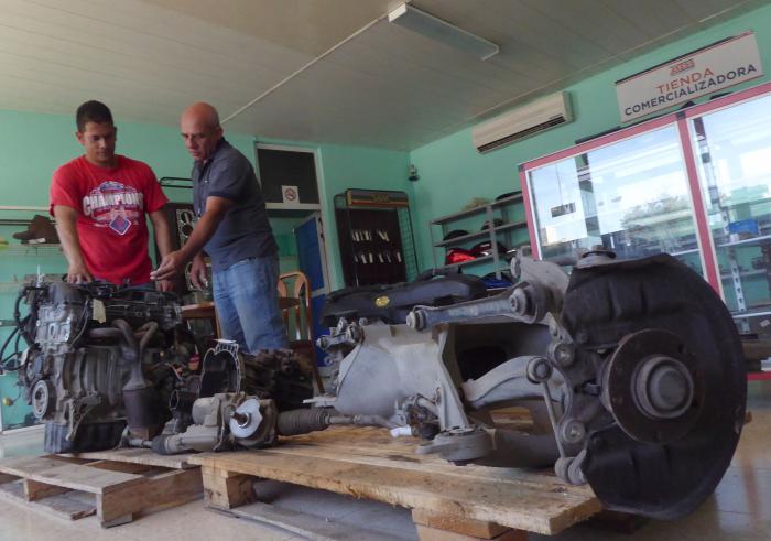 CLIENTES EN PROCESO DE COMPRA DE UN MOTOR