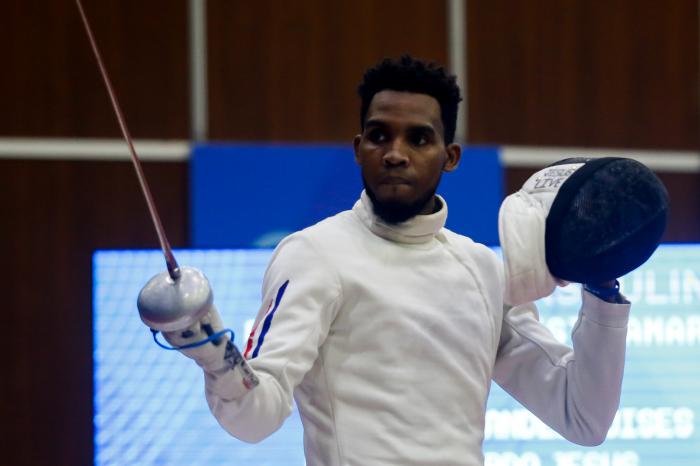 Yunior Reytor, de Cuba, combate en la fase de grupos de la espada masculina en la Esgrima de los 23 Juegos Centroamericanos y del Caribe Barranquilla 2018, con sede en el Centro de Eventos Puerta de Oro el domingo 29 de Julio de 2018, en Barranquilla, Colombia. Foto: Calixto N. Llanes/Periódico JIT (Cuba)