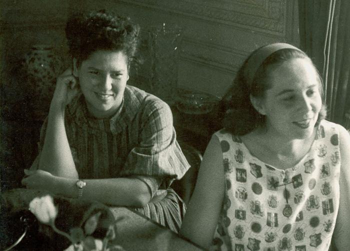 Asela de los Santos y Vilma Espín, dos mujeres que estremecen desde la natural dulzura femenina, que es escudo que ha permitido engranar los resortes del bien en pos de una nación. 