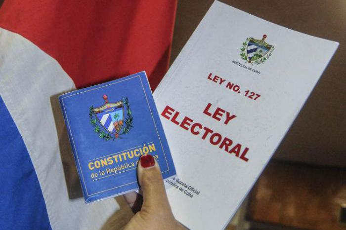 Presidente del Parlamento felicita a intendentes designados en Cuba