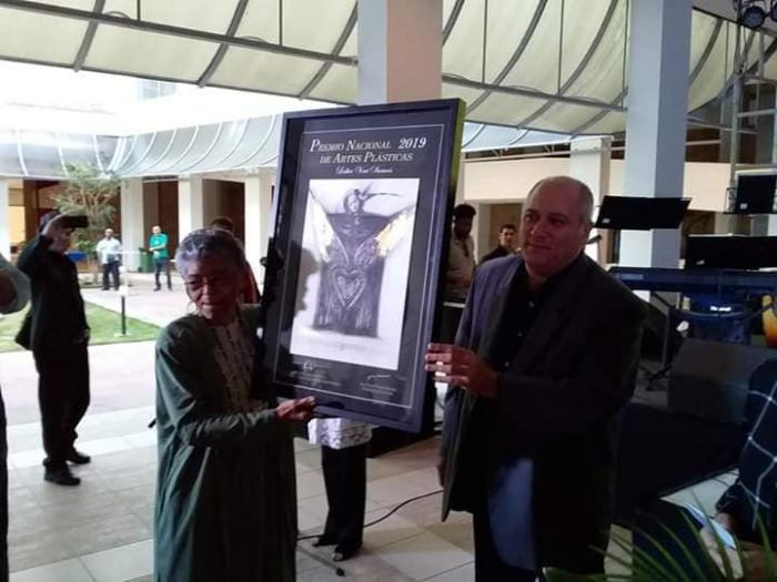 Lesbia Vent Dumois, galardonada con el Premio Nacional de Artes Plásticas 2019. foto: cortesía del autor