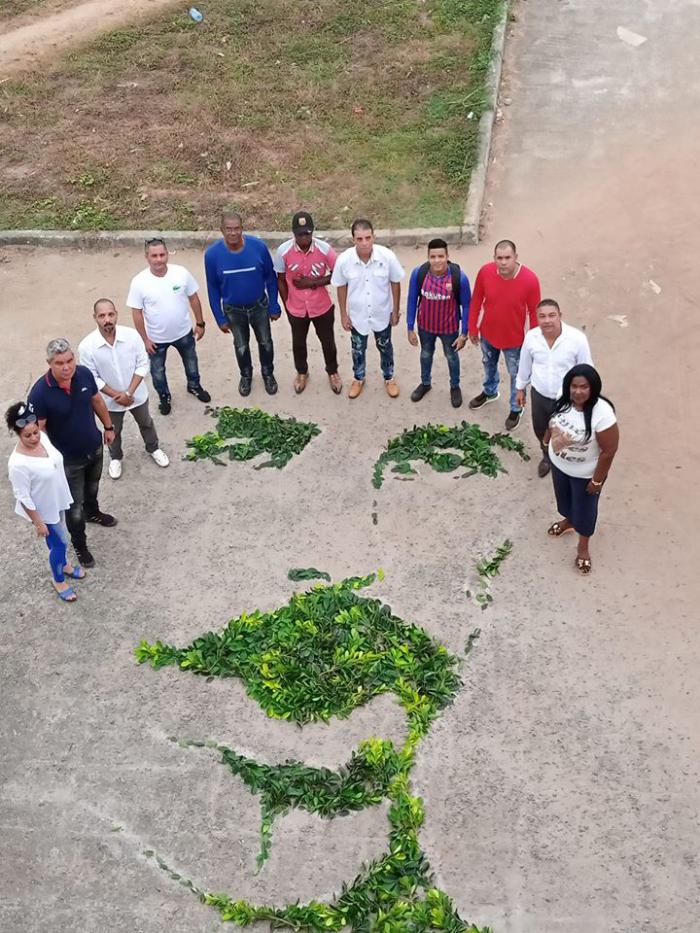 Martí creado por instructores de arte de la Brigada Educativa en Guinea Ecuatorial. Foto: Facebook de Susy de Cuba