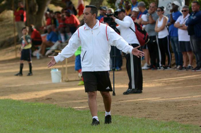 Frank Roberto Hernández director técnico de Pinar del Río frente a Ciego de Ávila, por el título del torneo de Apertura de la 105 Liga Nacional de Fútbol, en el estadio Sergio Alonso del municipio Morón, en Ciego de Ávila, Cuba, el 21 de diciembre de 2019. ACN FOTO/Osvaldo GUTIÉRREZ GÓMEZ