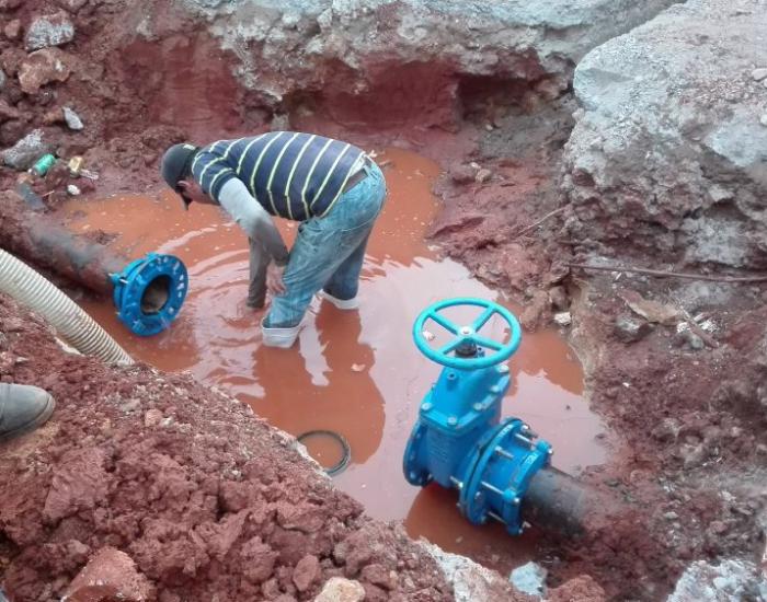 La osde Aguas y Saneamiento ha sustituido 23,4 kilómetros de tramos de conductoras en mal estado
técnico. FOTO: BELKIS NIEBLAS