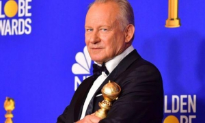 El actor sueco Stellan Skarsgård ganó como Mejor actor de reparto en una miniser