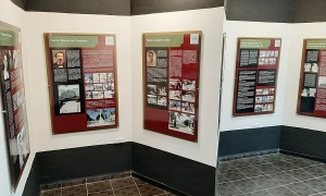 Pequeñas salas expositivas del cementerio Santa Ifigenia.
