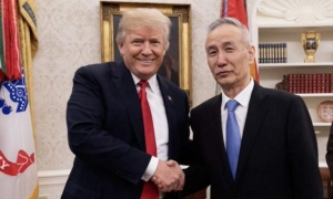 Donald Trump con el viceprimer ministro chino, Liu He.