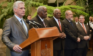 Presidente de Cuba dialoga con cuerpo diplomático
