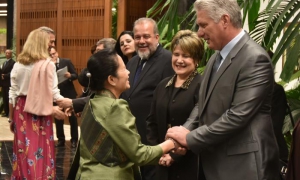 Presidente de Cuba dialoga con cuerpo diplomático