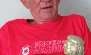 Gelasio idolatra al Che, por ser uno de los más fieles hombres de Fidel. 
