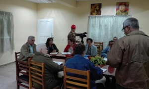 Díaz-Canel inició si visita por el central Uruguay, del municipio de Jatibonico.