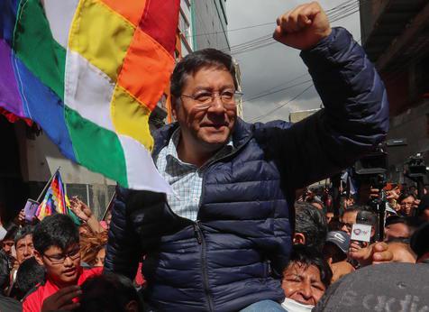 Miles de personas que apoyan al Movimiento Al Socialismo se unieron para inscribir al binomio Arce- Choquehuanca para las elecciones del 3 de mayo. 