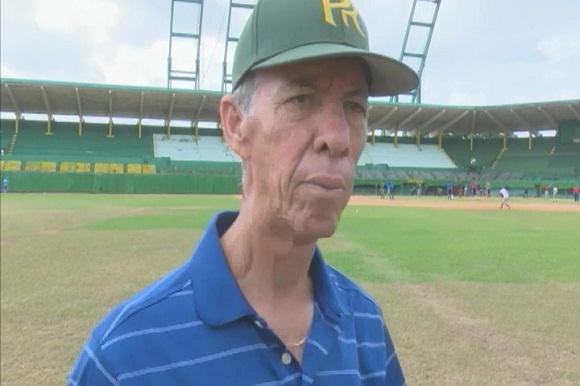 José Manuel Cortina, entrenador de pitcheo, Cuba.