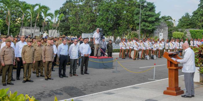 El Primer Secretario del Partido Comunista de Cuba, Raúl Castro Ruz, encabezó en La Habana, las honras fúnebres del General de División Efigenio Ameijeiras Delgado, efectuadas en el Panteón de los Veteranos de la Necrópolis de Colón.
