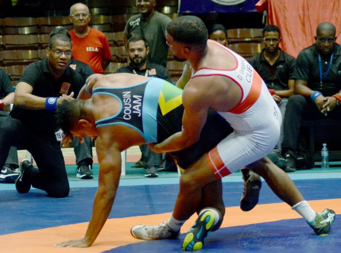 Lucha Greco-Cerro pelado- Daniel Gregorich ganador del Oro por superioridad.