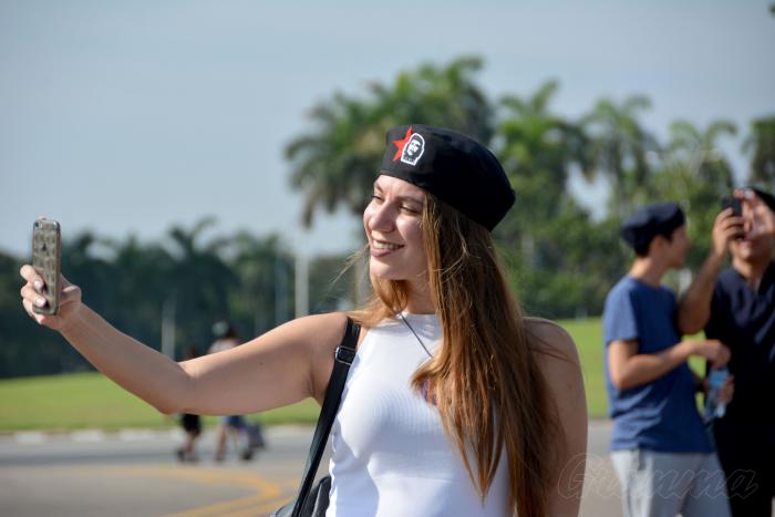 Turistas en la Plaza de la Revolución.