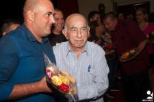 Contar con el acompañamiento de la generación histórica de la Revolución es un privilegio que disfrutan los jóvenes cubanos. Foto: Yamileydis Montoya Pupo