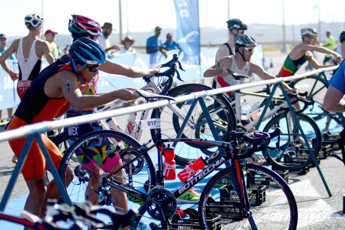 Más de 400 triatletas tomaron parte en el evento. foto: ricardo lópez hevia