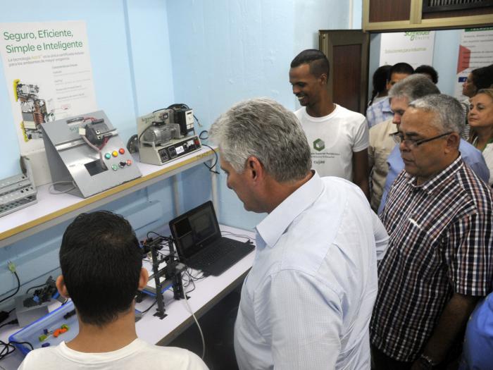 En el balance se abordó la importancia de introducir, de manera gradual, la automática y la robótica en diferentes niveles educativos. 