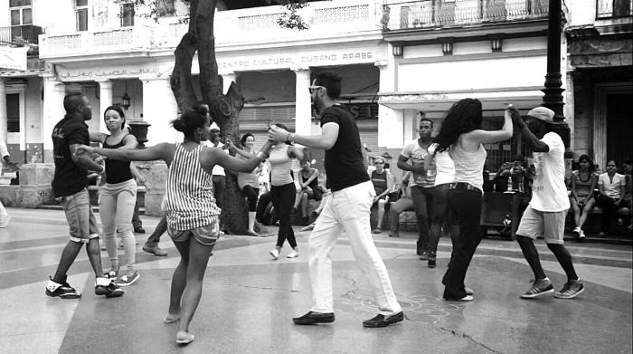 Las competencias de Bailando desde el barrio comienzan en los consejos populares con la participación de los jóvenes aficionados. 