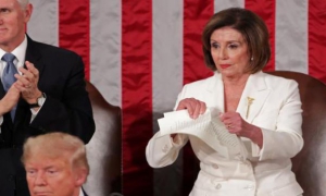 Nancy Pelosi mostró en público su rechazo al discurso del Donald Trump