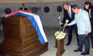 Rindió tributo a Fidel el Canciller de Rusia