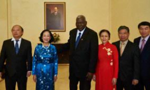 RECIBE LAZO A MIEMBRO DEL BURO POLITICO DE VIETNAM