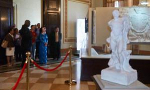 RECIBE LAZO A MIEMBRO DEL BURO POLITICO DE VIETNAM