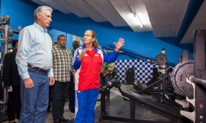 Este gimnasio de fuerza contribuye a la preparación de los peloteros.