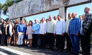 Antes del intercambio con la prensa, el Primer Ministro Manuel Marrero Cruz, jun