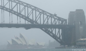 Australia en alerta por fuego, riesgo inundaciones y paso de ciclón 