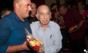 Machado junto a Secretario UJC