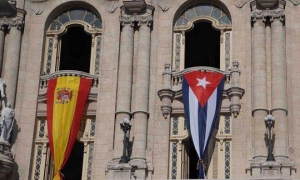 Banderas de España y Cuba en los balcones del Gran Teatro de La Habana, Alicia A