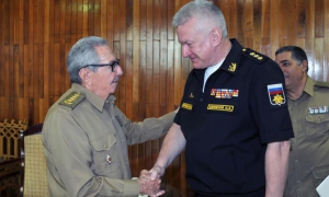 Recibió Raúl al Comandante en Jefe de la Marina de Guerra de Rusia