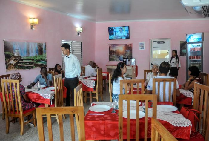 Recorrido por el Restaurante Monte Rey; en la Cuevita; en la Calzada San Miguel del Padrón