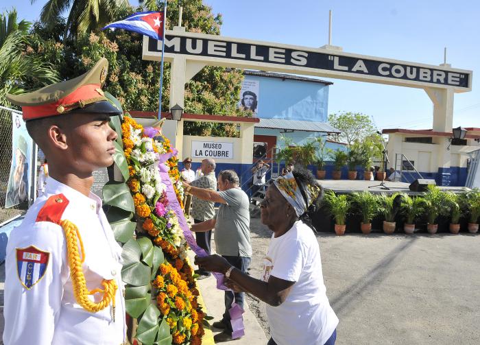 Acto Politico Cultural por el Aniversario 60 del sabotaje al Vapor La Coubre, ofrenda floral.