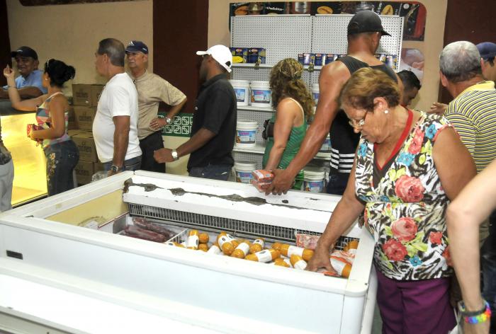 Vueltos en pesos cubanos en Cimex y Cadenas de Tiendas Caribe
