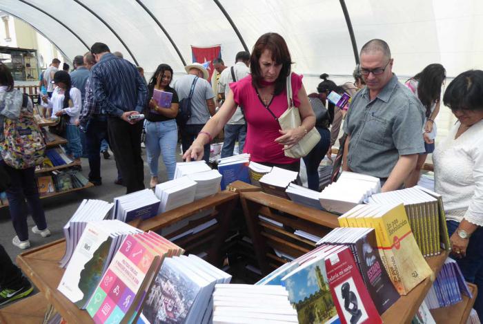 Entre las propuestas a disposición de los lectores, sobresalen más de 50 títulos de las editoriales pinareñas.