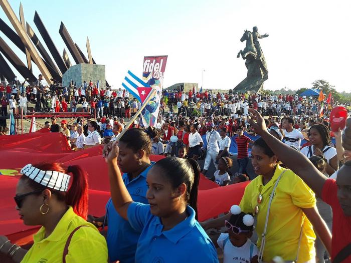 El pueblo cubano abraza día a día el ejemplo de Maceo, y en la defensa de su ideario ratifica «La Patria ante todo». Foto del autor