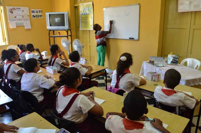 El reinicio del curso escolar ocurrirá, escalonadamente, a partir del 20 de abril, si las condiciones lo permiten, dijo la Ministra de Educación.